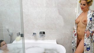 Taking A Bath With My Anal Craving Aunt